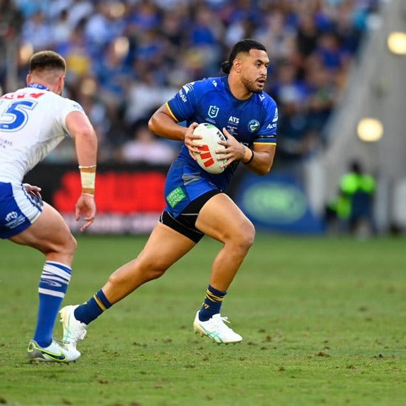 Photo Of Kelma-Tuilagi-Running With Ball On Field In Stadium